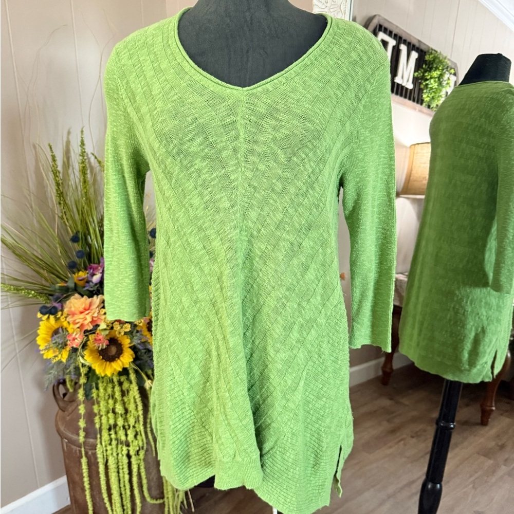J. Jill • Apple Green Linen Blend V Neck Tunic